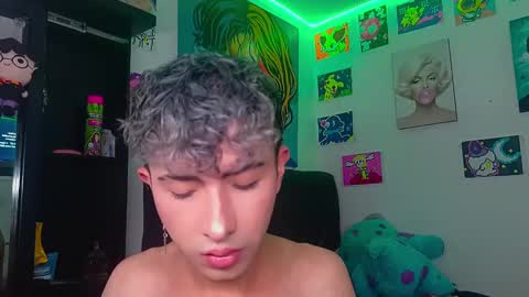 Snapshot of noah_xitruxx chatting on 2, 2, 2025 Noah online show from 2, 2, 2025