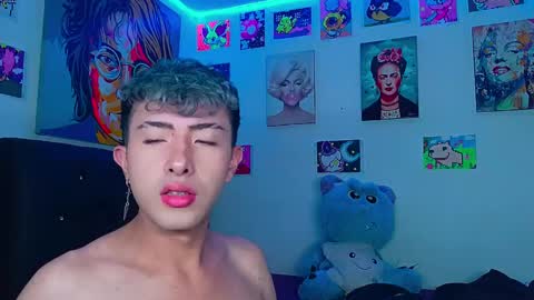 Snapshot of noah_xitruxx chatting on 3, 2, 2025 Noah online show from 3, 2, 2025