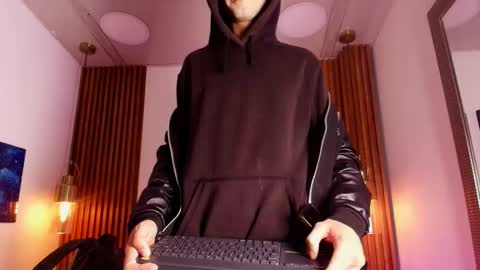Snapshot of noah_xitruxx chatting on 19, 9, 2025 Noah online show from 19, 9, 2025