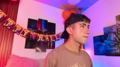 Snapshot of noah_xitruxx chatting on 16, 10, 2025 Noah online show from 16, 10, 2025