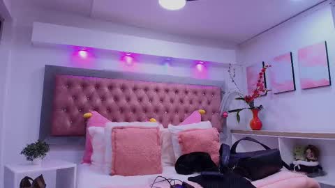 Snapshot of noah_xitruxx chatting on 17, 10, 2025 Noah online show from 17, 10, 2025