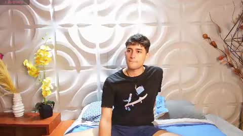 Snapshot of noahsalvatore21 chatting on 19, 7, 2026 NoahSalvatore online show from 19, 7, 2026