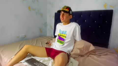 Snapshot of noahwhitee chatting on 5, 11, 2025 noahwhitee online show from 5, 11, 2025