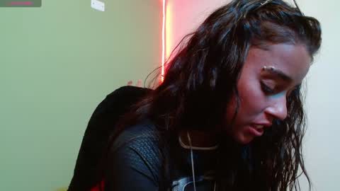 Noha Thomson online show from 17, 1, 2025