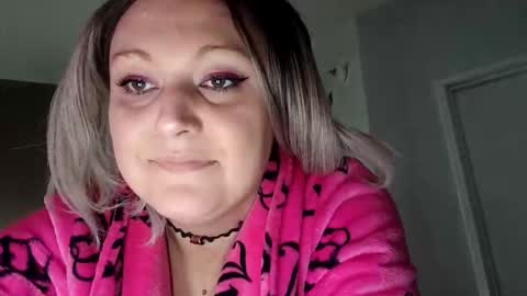 notouchmami online show from 1, 11, 2025