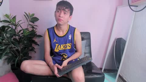 Snapshot of novaybrian chatting on 5, 1, 2025 NovayBrian online show from 5, 1, 2025