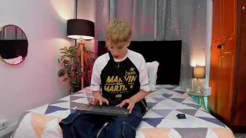 Snapshot of novaybrian chatting on 9, 1, 2025 NovayBrian online show from 9, 1, 2025