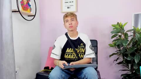 Snapshot of novaybrian chatting on 12, 1, 2025 NovayBrian online show from 12, 1, 2025