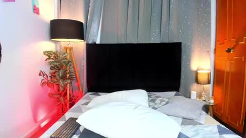 Snapshot of novaybrian chatting on 24, 2, 2025 NovayBrian online show from 24, 2, 2025