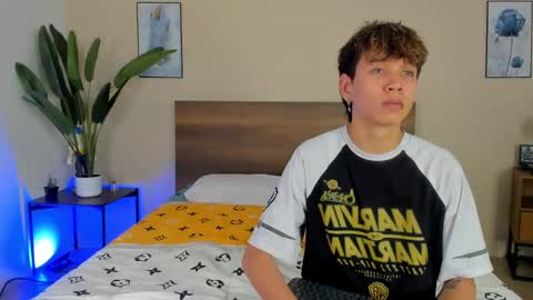 Snapshot of novaybrian chatting on 23, 9, 2025 NovayBrian online show from 23, 9, 2025