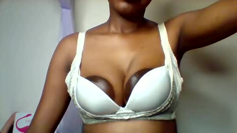 Snapshot of nubian_queen1033 chatting on 15, 1, 2026 happie online show from 15, 1, 2026