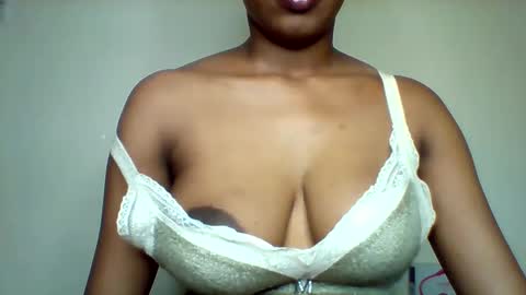 Snapshot of nubian_queen1033 chatting on 18, 1, 2026 happie online show from 18, 1, 2026