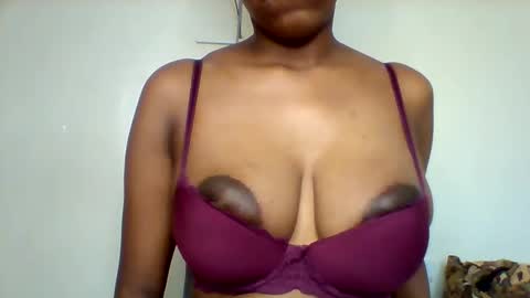 Snapshot of nubian_queen1033 chatting on 19, 1, 2026 happie online show from 19, 1, 2026