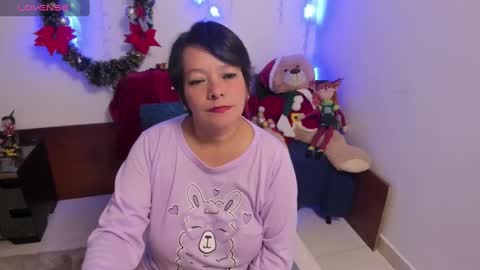 Snapshot of nuit_rose chatting on 1, 1, 2025 nuit_rose online show from 1, 1, 2025
