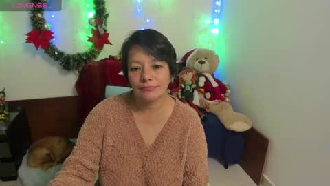 Snapshot of nuit_rose chatting on 4, 1, 2025 nuit_rose online show from 4, 1, 2025