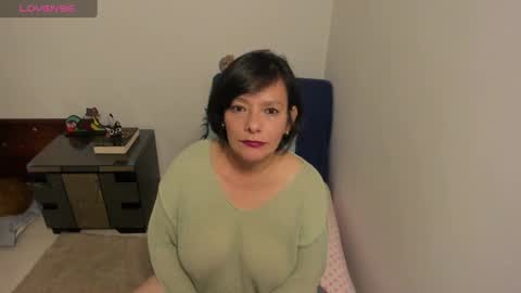 Snapshot of nuit_rose chatting on 10, 9, 2025 nuit_rose online show from 10, 9, 2025