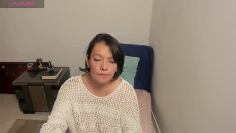 Snapshot of nuit_rose chatting on 8, 10, 2025 nuit_rose online show from 8, 10, 2025