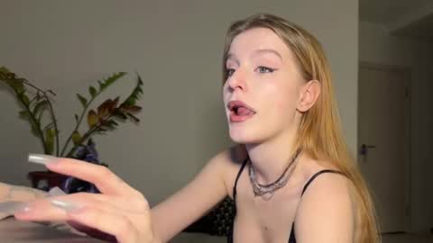 nura_foxx online show from 18, 2, 2026