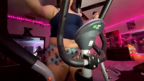 Snapshot of nymphobbyy420 chatting on 8, 1, 2025 nymphobbyy420 online show from 8, 1, 2025