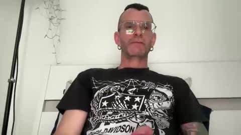 Snapshot of o_johnny_deep_o chatting on 10, 6, 2026 Jonathan Deep online show from 10, 6, 2026