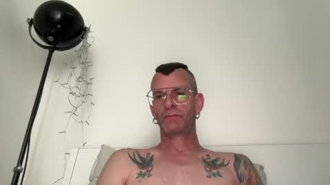 Snapshot of o_johnny_deep_o chatting on 12, 7, 2026 Jonathan Deep online show from 12, 7, 2026