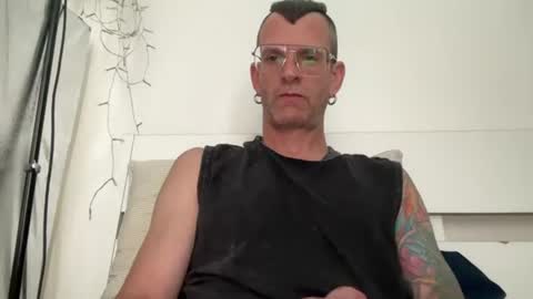 Snapshot of o_johnny_deep_o chatting on 19, 7, 2026 Jonathan Deep online show from 19, 7, 2026