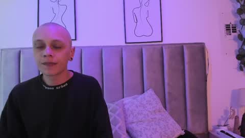 Snapshot of obsession_mine chatting on 11, 4, 2026 Sara Help me reach 1000 followers online show from 11, 4, 2026