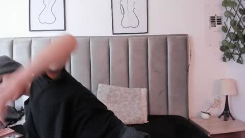 Snapshot of obsession_mine chatting on 14, 4, 2026 Sara Help me reach 1000 followers online show from 14, 4, 2026