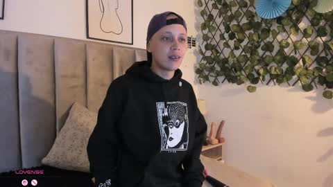 Snapshot of obsession_mine chatting on 5, 6, 2026 Sara Help me reach 1000 followers online show from 5, 6, 2026
