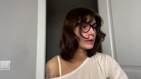 Snapshot of odettehatt chatting on 17, 4, 2026 Thea online show from 17, 4, 2026