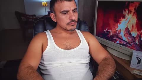 Snapshot of officeman7 chatting on 12, 12, 2024 officeman7 online show from 12, 12, 2024