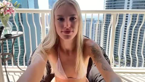 Kelly online show from 8, 3, 2025