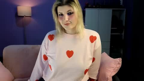 Snapshot of olisunny5 chatting on 8, 2, 2026 OliSunny Olivia online show from 8, 2, 2026