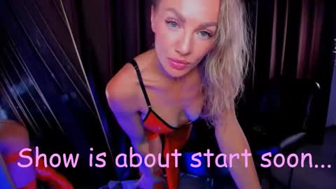 Snapshot of oliva_candy chatting on 15, 12, 2025 oliva_candy online show from 15, 12, 2025