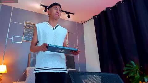 Snapshot of oliver_mr_ chatting on 4, 11, 2025 oliver mr online show from 4, 11, 2025