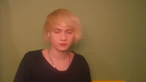 Snapshot of oliver_sweet_ chatting on 6, 12, 2024 Oliver online show from 6, 12, 2024