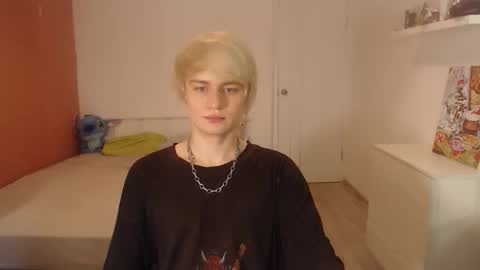 Snapshot of oliver_sweet_ chatting on 8, 10, 2025 Oliver online show from 8, 10, 2025