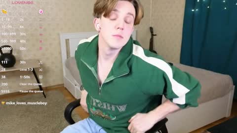 Snapshot of oliver_travis chatting on 19, 12, 2024 Oliver Evans online show from 19, 12, 2024