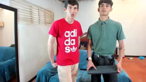 Snapshot of oliverhot2005 chatting on 8, 2, 2025 oliverhot2005 online show from 8, 2, 2025