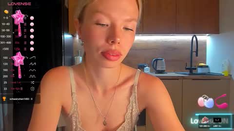 Snapshot of olivia_bells chatting on 11, 9, 2025 Olivia 3 online show from 11, 9, 2025