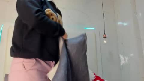 Snapshot of olivia_bunny52 chatting on 5, 10, 2025 olivia online show from 5, 10, 2025