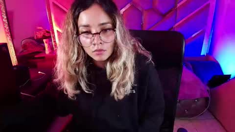  OLIVIA  online show from 21, 11, 2025