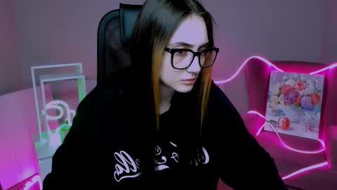 olivia_norton_ online show from 25, 11, 2025