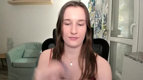 Snapshot of oliviaaa2003 chatting on 8, 1, 2025 Oliwiaa2004 online show from 8, 1, 2025