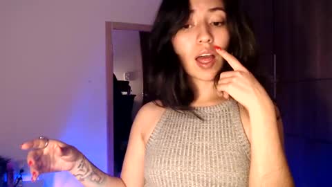 Snapshot of oliviaaa__ chatting on 18, 12, 2024 oliviaaa__ online show from 18, 12, 2024