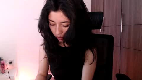 Snapshot of oliviaaa__ chatting on 11, 1, 2025 oliviaaa__ online show from 11, 1, 2025