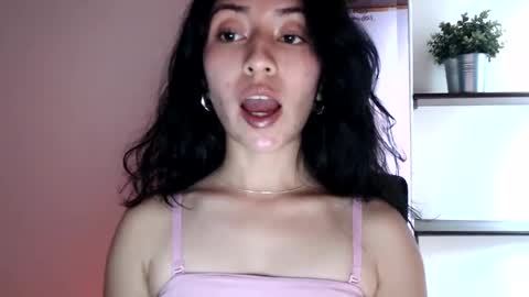 Snapshot of oliviaaa__ chatting on 18, 9, 2025 oliviaaa__ online show from 18, 9, 2025