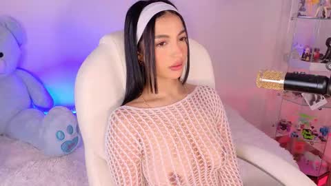 Olivia Mcneill  online show from 22, 11, 2025