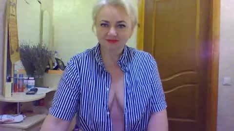 Snapshot of oliviaparadise chatting on 5, 1, 2025 oliviaparadise online show from 5, 1, 2025