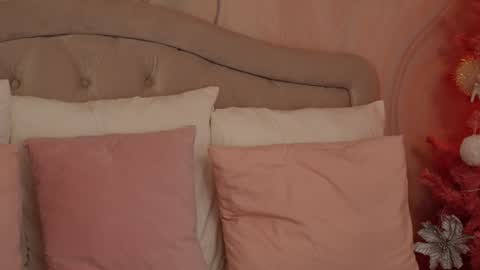 Snapshot of oliviasway chatting on 18, 12, 2024 OliviaSway online show from 18, 12, 2024